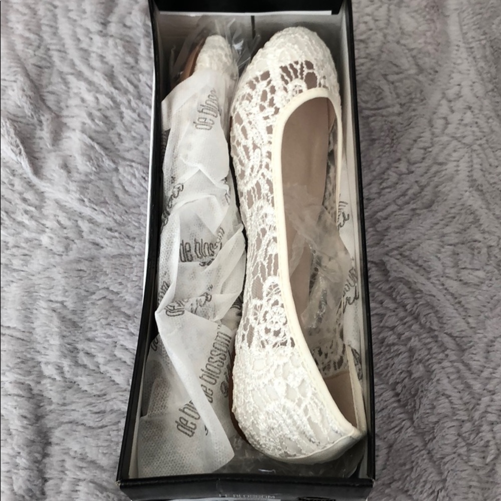 Lace Flat